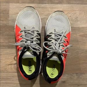 Nike Air Zoom Vomero “base grey red”